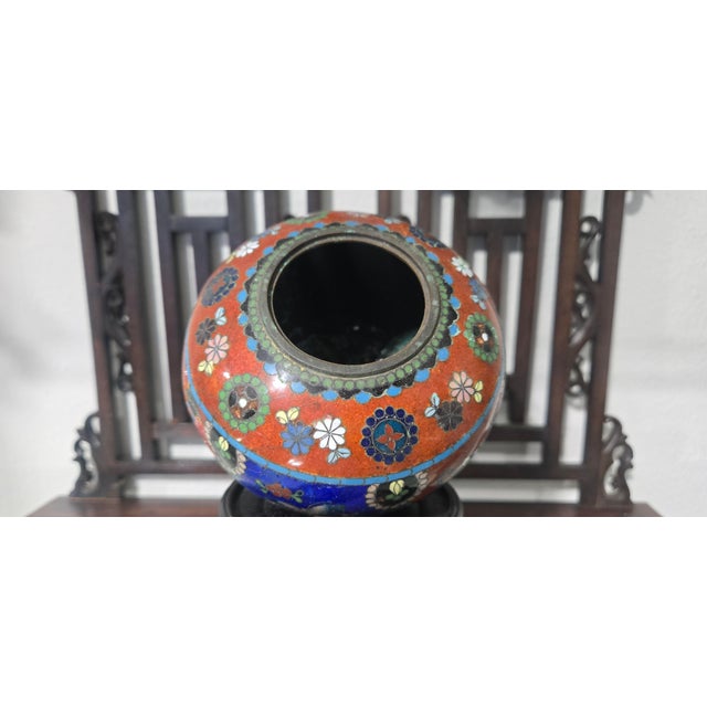 Late 19th Century Antique Meiji Cloisonné Enamel Incense Jar – Butterfly Floral Design For Sale - Image 5 of 8