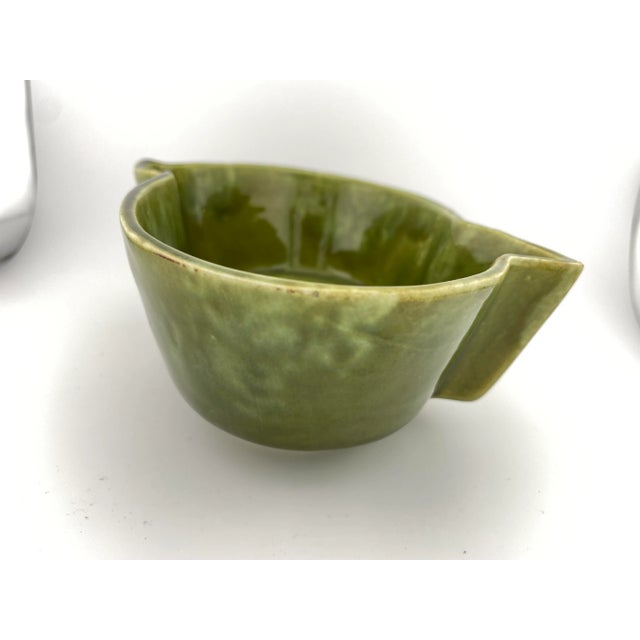 Vintage 1950s/60s glazed Covina Pottery dish. Great avocado to olive vibrant green color with glossy finish. An...