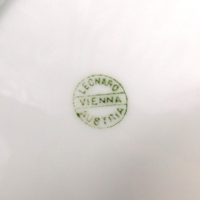 Late 18th Century Leonard Vienna Austria Plate With Hand Painted Purple Flowers For Sale In San Francisco - Image 6 of 6