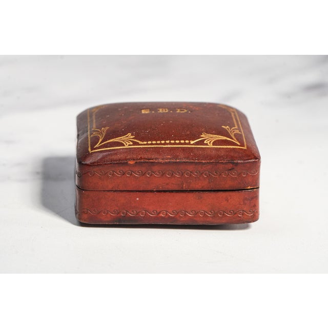 Lovely Small Mid Century Vintage Square Gold Gilt Hand Tooled Leather Jewelry Storage Presentation Box For Sale In New York - Image 6 of 9