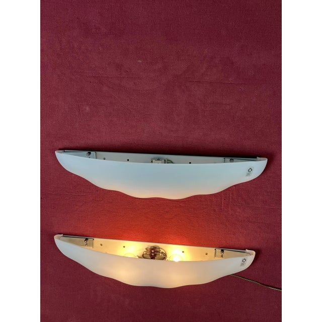 Large Leucos Wall Lamps in Opaline Blown Murano Glass, 1980s, Set of 2 For Sale - Image 6 of 17