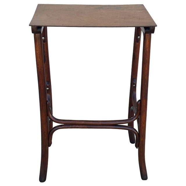 1900 - 1909 Vienna Secession Bent Oak Pedestal Mid Size Side Nesting Table Attributed to Thonet For Sale - Image 5 of 6