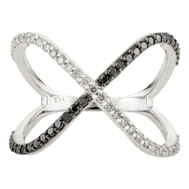 18k Gold Crossover Ring With Black & White Diamonds Size 6 For Sale