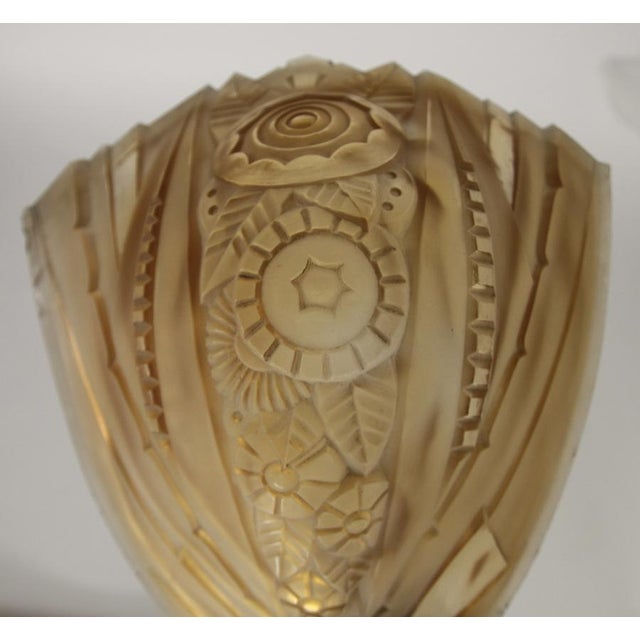 Beige French Art Deco Sconce with Brass Fixture and Glass Shade, 1930s For Sale - Image 8 of 9