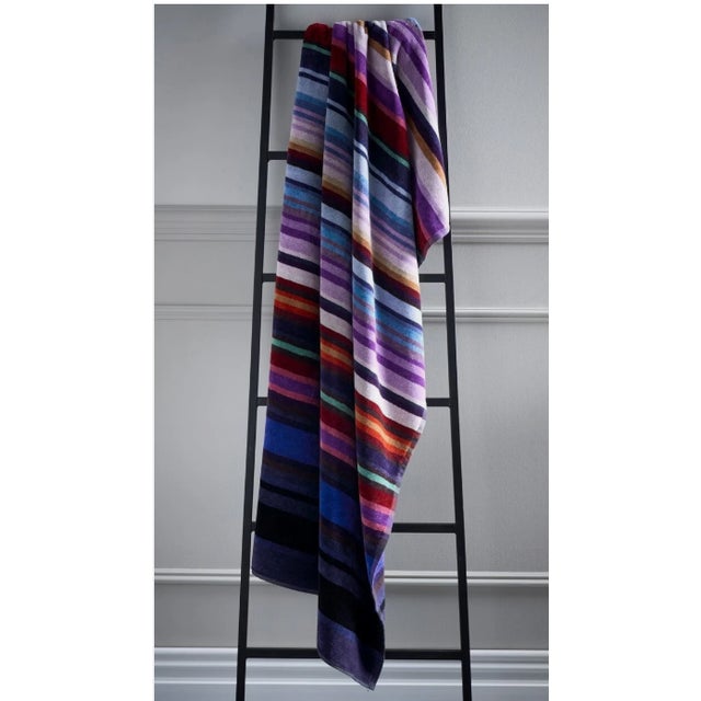 The Missoni Home Cesar Striped Hand Towel is a colorful and patterned textile element that adds a dynamic and original...