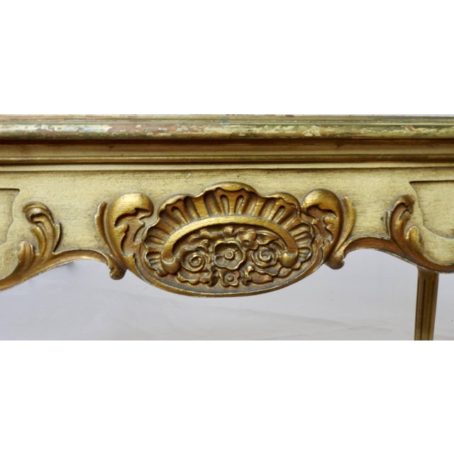 A curvy body with hand-painted accents, gilded detail and shapely top state the elegance of the early 20th century. From...