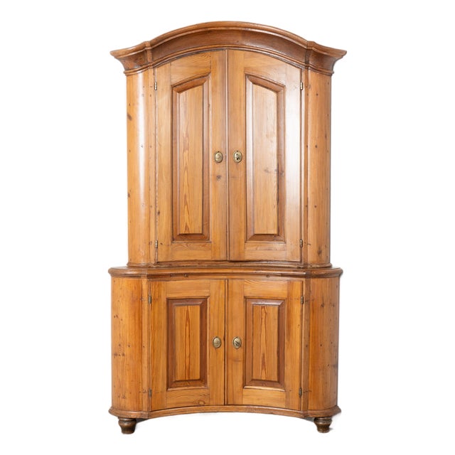 Early 19th Century Swedish Pine Corner Cabinet For Sale