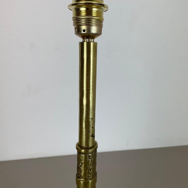 Hollywood Regency Brutalist Floral Brass Table Light, Italy, 1970s For Sale - Image 12 of 18