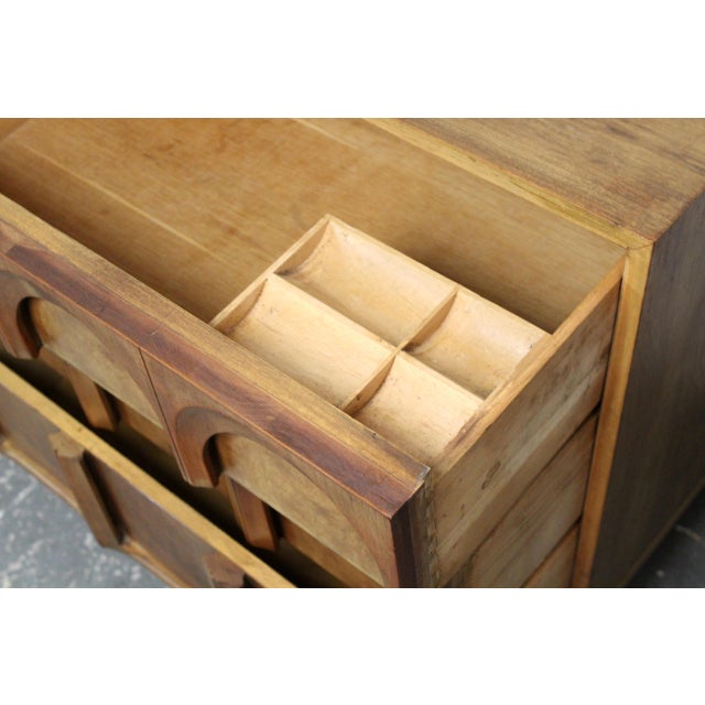 Mid 20th Century Thomasville Mid-Century 'Arched' 9-Drawer Lowboy Dresser in Burl & Walnut For Sale - Image 9 of 18