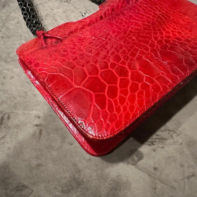 1980s Vintage Red Leather and Black Painted Metal Chain Italian Evening Bag For Sale - Image 6 of 10