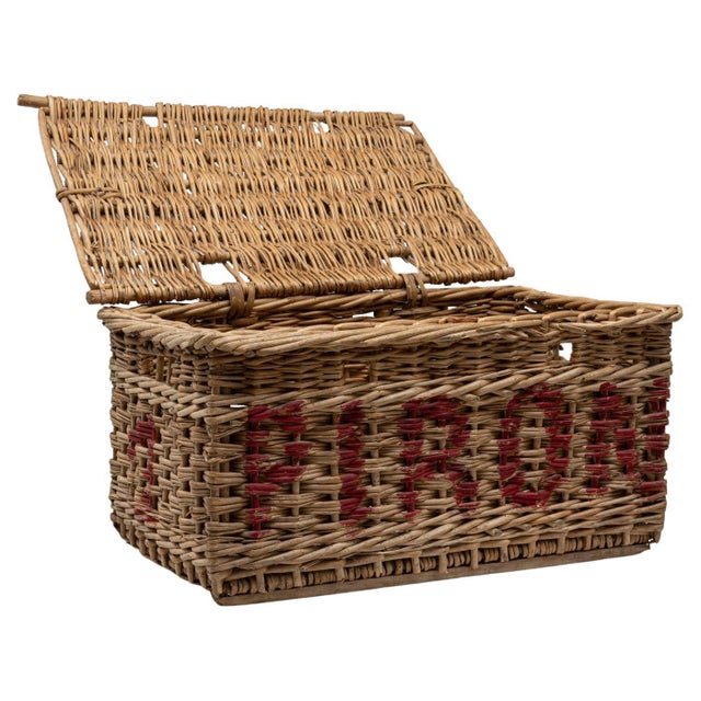 Early 20th Century French Wicker Trunk For Sale - Image 10 of 18