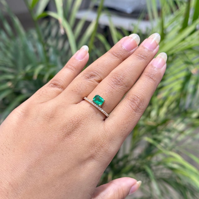 Contemporary 14k Yellow Gold Octagon Cut Floating 1 Carat Emerald Diamond Ring Size 9 For Sale - Image 3 of 18