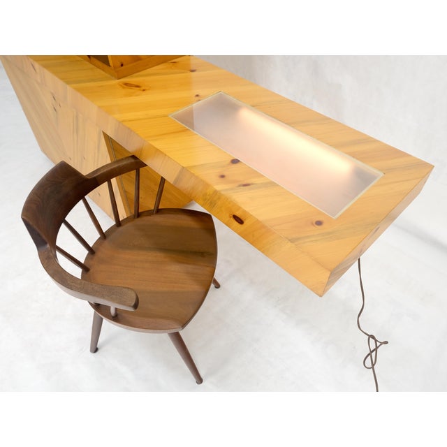 Thayer Coggin Milo Baughman Thayer Cogging Yew Wood Cantilever Console Chine Display Cabinet For Sale - Image 4 of 15