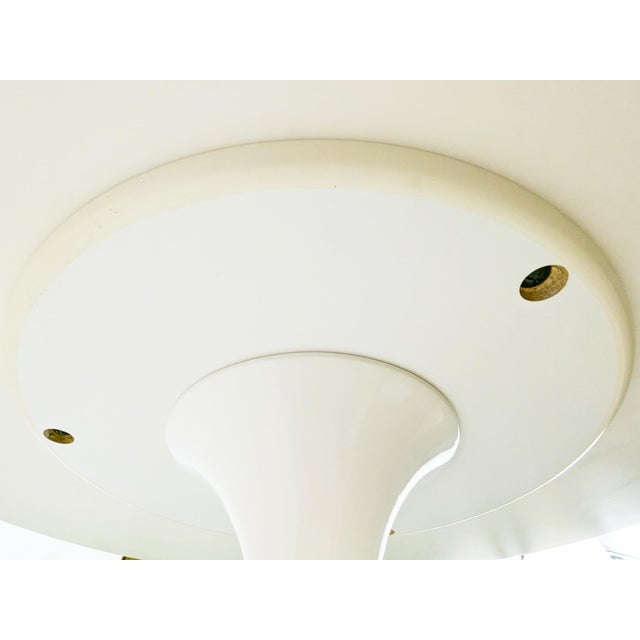 White Cast Aluminum & Laquered Wood Tulip Round Table by Eero Saarinen for Knoll International, 1980s For Sale - Image 9 of 15
