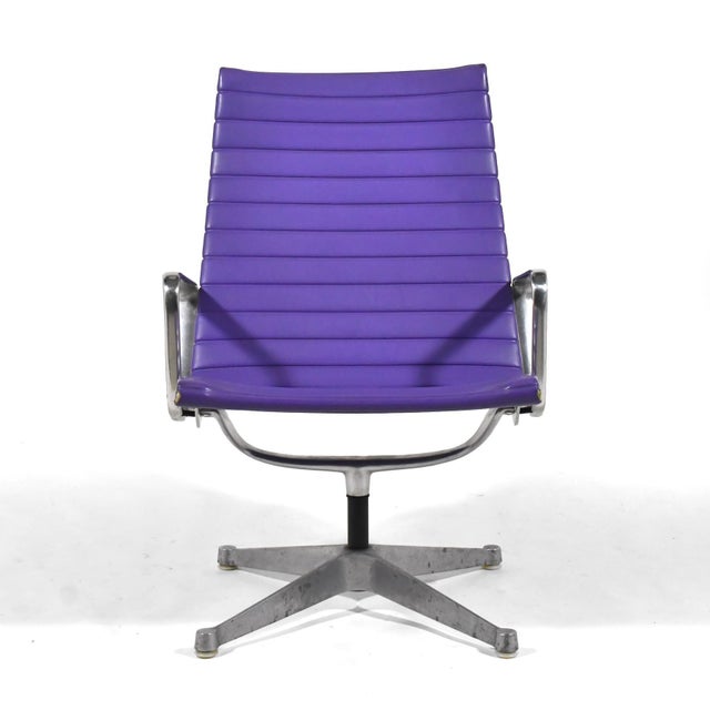 Eames Aluminum Group Lounge Chairs by Herman Miller (Pair in Purple) For Sale In Chicago - Image 6 of 13