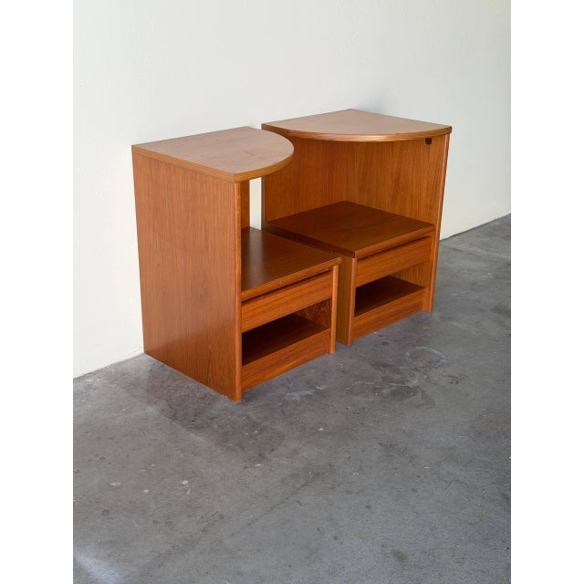 Pair of Danish Modern Teak Nightstands - Mid-Century Modern Bedside Tables 1960s For Sale In Los Angeles - Image 6 of 10