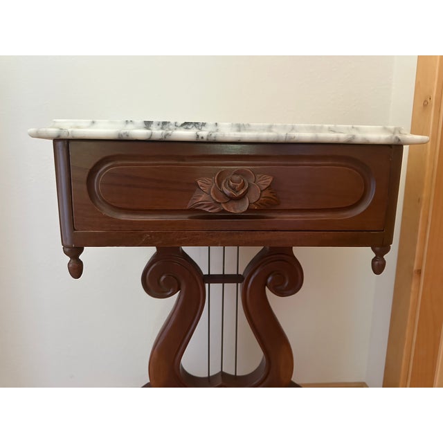 Wood Pair of Vintage Victorian-Style Lyre Harp Base Marble Top Nightstands / Side Tables – Italian Marble, Carved Rose Drawers For Sale - Image 7 of 9