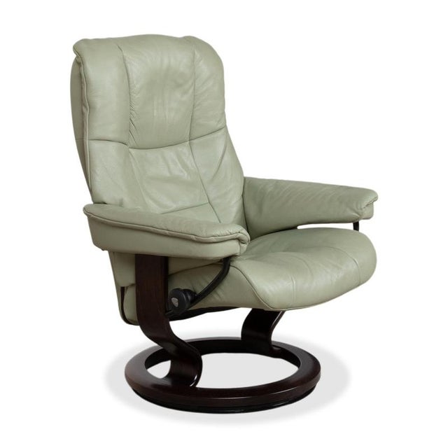 Mayfair Leather Recliner Green Sage with Ottoman from Stressless For Sale - Image 5 of 18