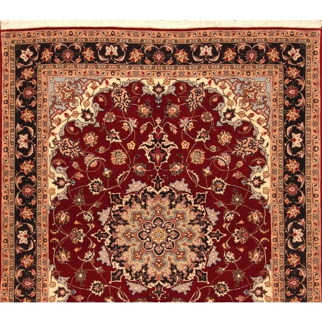 Fine hand-knotted rug | Knot density: approx. 500.000 knots/m² | Material: 97% wool, 3% silk | Size: 198 cm x 155 cm |...