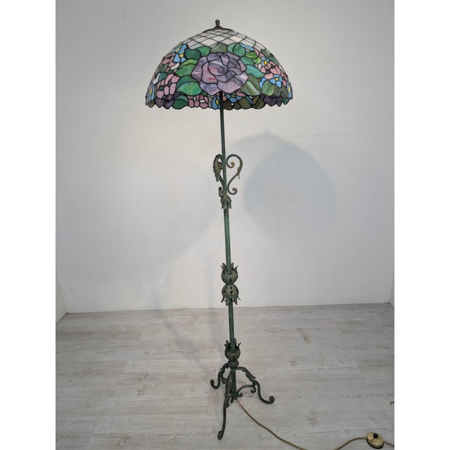 Tiffany-Style Floor Lamp in Metal For Sale - Image 9 of 18