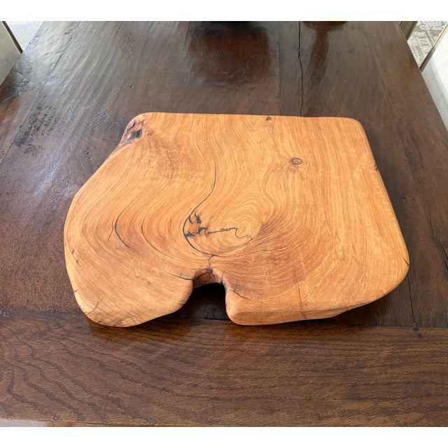American Handmade Alligator-Shaped Juniper Wood Cutting Board For Sale - Image 4 of 5