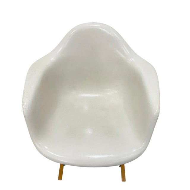 White Vintage Herman Miller Eames Fiberglass Rocking Chair (Rar) Mid-Century Modern | Original Shell & Base For Sale - Image 8 of 15