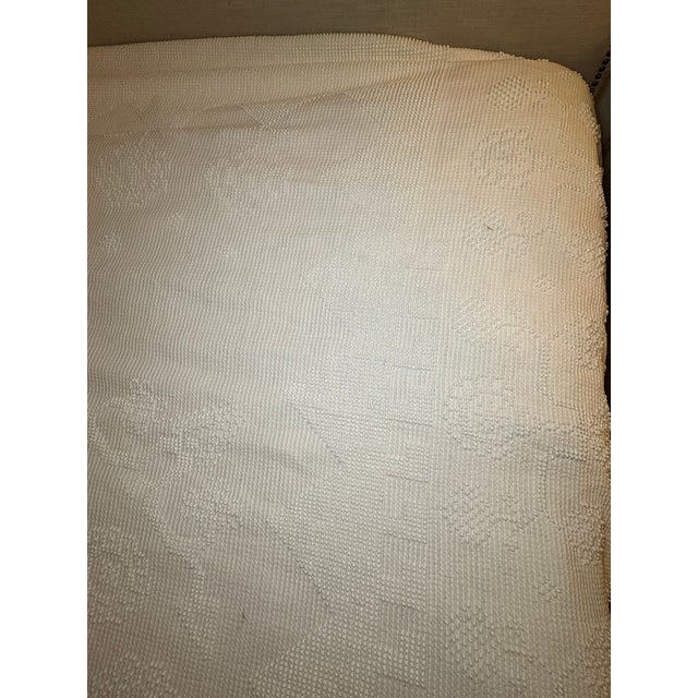 Vintage Bates George Washington’s Choice White Chenille Hobnail Bedspread With Fringe Queen For Sale In Miami - Image 6 of 17