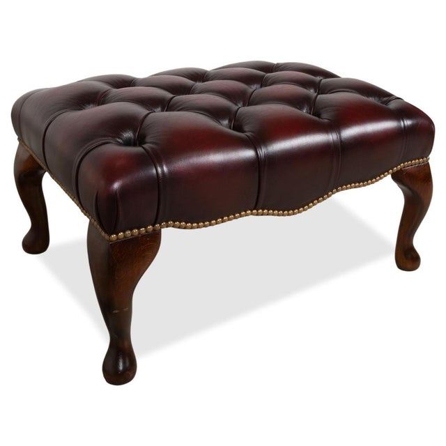 Set of Chesterfield Armchair and Ottoman in Leather and Wood For Sale - Image 4 of 18