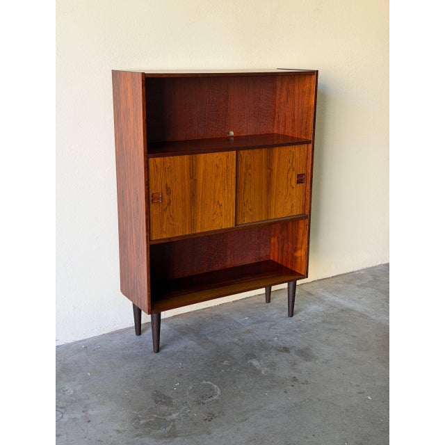 1960s Vintage Danish Rosewood Bookcase – Mid-Century Modern Cabinet – Denmark, 1960s For Sale - Image 5 of 10