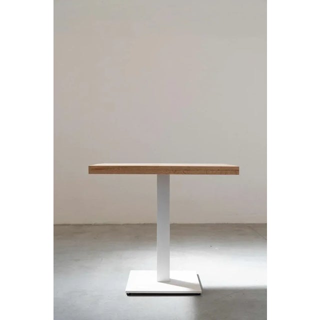 The flat base is in white painted cast iron. Nr 21 bases are immediately available. The plant, on request, can be white,...