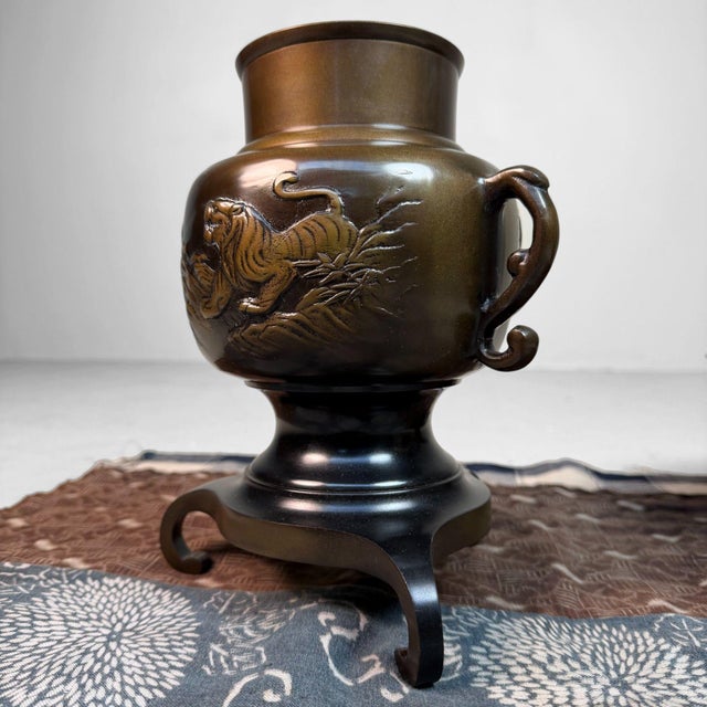 Bronze Usubata Ikebana Vase with Dragon and Tiger, Japan, 1990s For Sale - Image 17 of 18