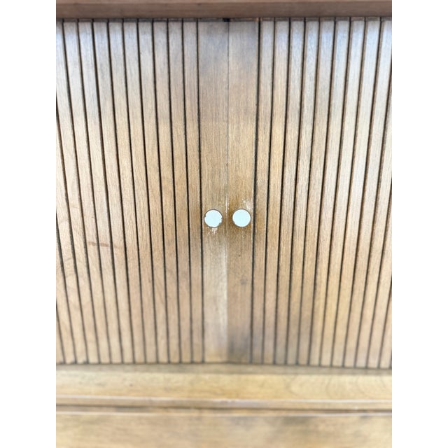 Vintage Heywood-Wakefield "Cadence" Sable Maple Bedroom Suite – 4 Pieces For Sale - Image 12 of 18