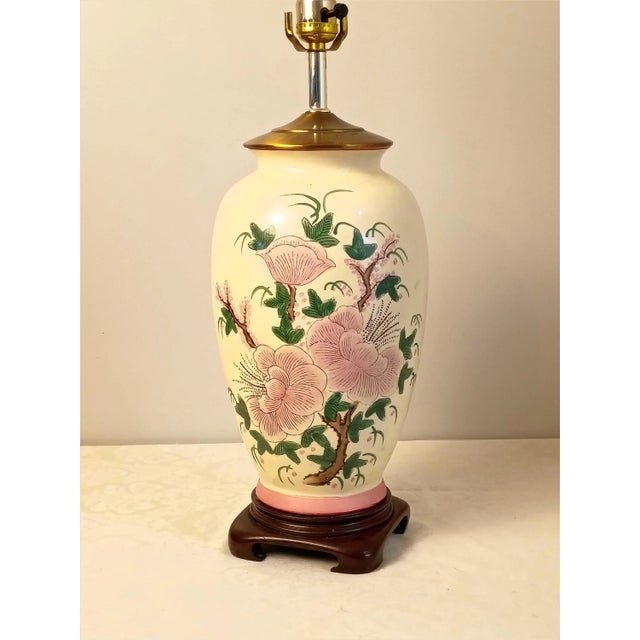 Chinoiserie 1980s Chinoiserie Ginger Jar Table Lamp Hardwood Base Hand Painted Porcelain Pink Peony For Sale - Image 3 of 10