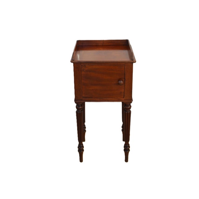 William VI Mahogany Nightstand in the style of Gillows, England, 1830s For Sale - Image 4 of 18