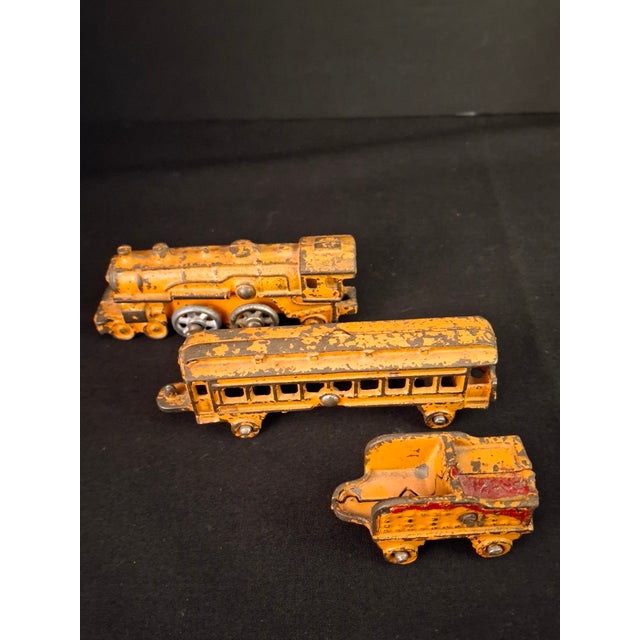 1920s Antique Kilgore Cast Iron Train Set Orange Locomotive Coal Tender Passenger Car For Sale - Image 5 of 18