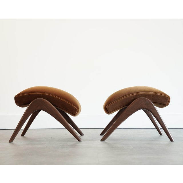 A sculptural pair of Contour Stools by Vladimir Kagan, produced by Holly Hunt, embodying the designer’s signature fluidity...