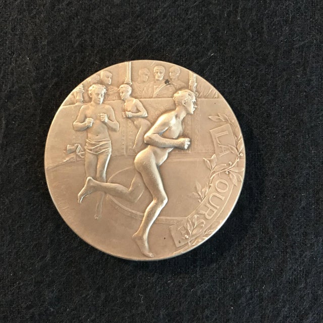 Figurative 1899 Signed Bronze French Racing Medal: La Course/Racing Club De France Award For Sale - Image 3 of 3