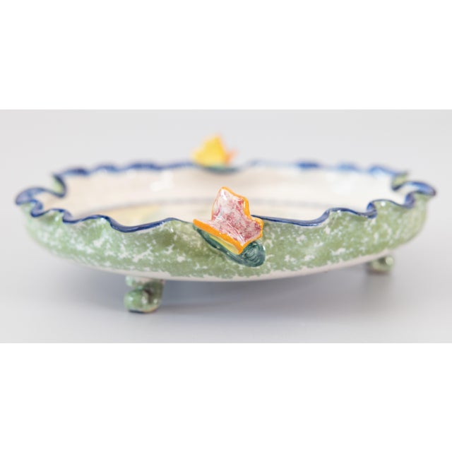 French Provincial 19th Century French Faience Quimper Dancing Couple Pie Crust Plate Footed Dish For Sale - Image 3 of 10