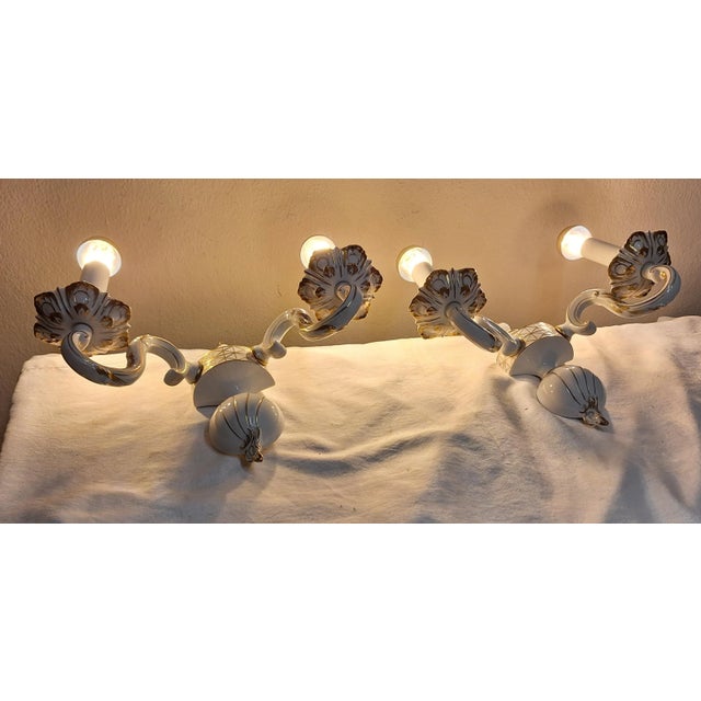 1970s Vintage Wall Lamps in White Glazed Porcelain with Gold Decoration, 1970s, Set of 2 For Sale - Image 5 of 7