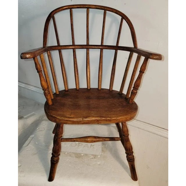 19thc Sack back child's Windsor extended arm chair in fine condition with a nice mellow patina. Found in Pennsylvania.
