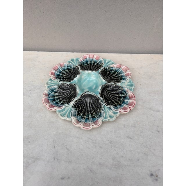 French Majolica blue, pink and grey oyster plate unsigned from Fives Lille, circa 1890.