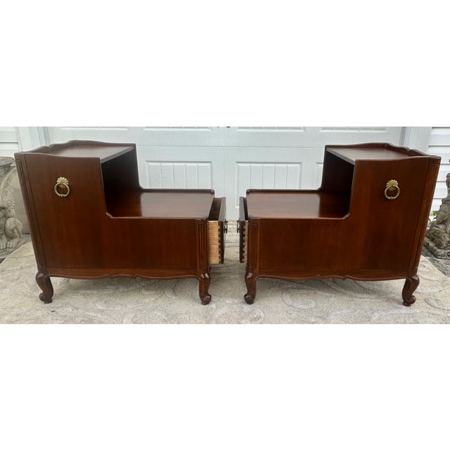 1960s Heritage Henredon Walnut Tables French Louis XV 2 Tier Step Side End Pair 60s For Sale - Image 5 of 15