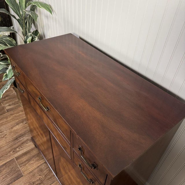Vintage Heritage Henredon Mahogany Cabinet / Buffet With Waterfall Plate Shelf For Sale - Image 15 of 17