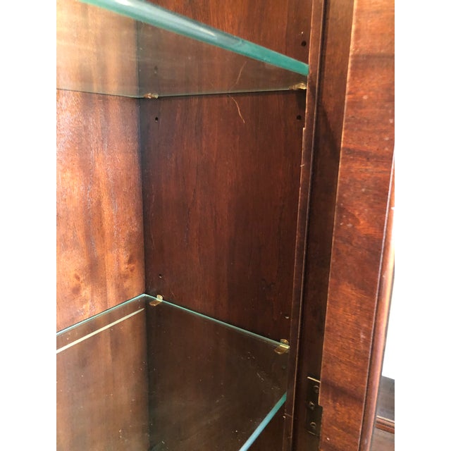 1990s Century Claridge Collection Breakfront China Cabinet / Lighted / Glass Shelves Mahogany (2 Piece), Attributed For Sale - Image 14 of 16