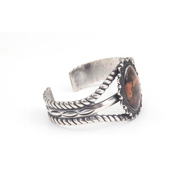Rustic Mid 20th Century Southwestern Native American Style Sterling Silver Agate Cuff Bracelet For Sale - Image 3 of 8