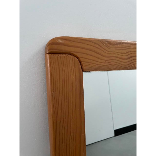 Old pine mirror, Regain style, or reminiscent of mountain furniture linked to the work of Charlotte Perriand. Hyper trendy...