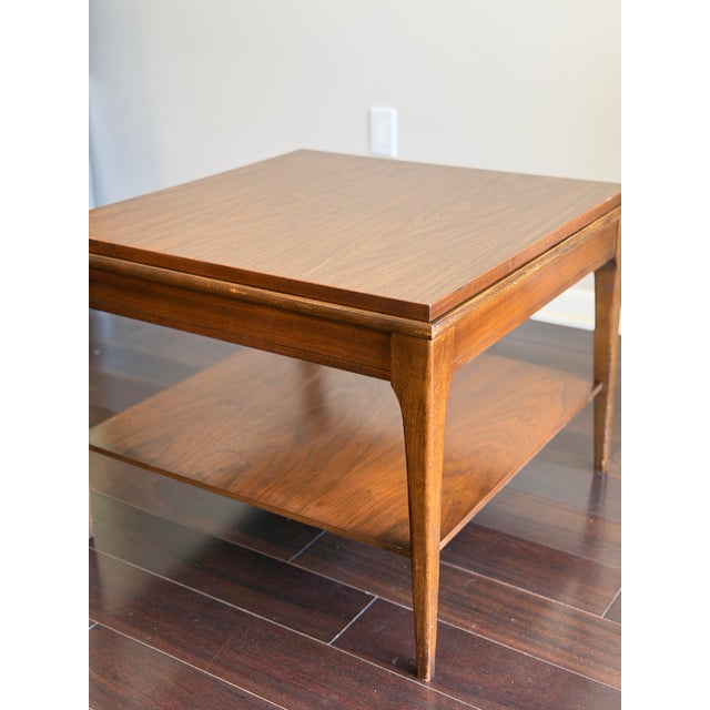 1950s 1960s Mid-Century Modern Walnut Floating-Top End Table With Lower Shelf — MCM Lamp Side Table For Sale - Image 5 of 12