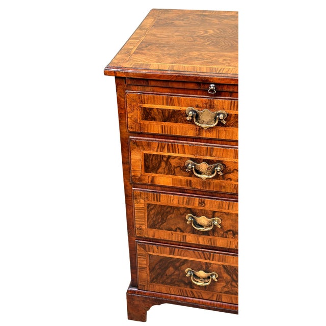 Small 18th Century Georgian Walnut Chest of Drawers, 1720 For Sale - Image 3 of 12