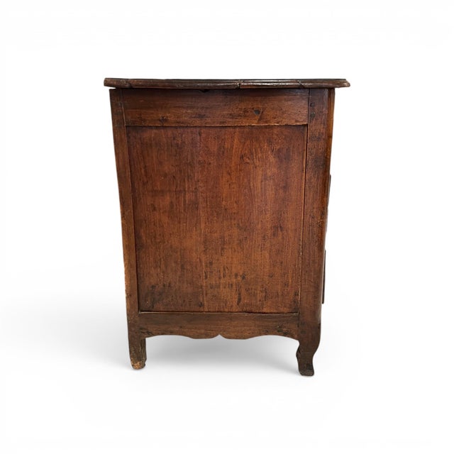 18th Century French Louis XV Walnut Chest or Commode With Original Bronze Hardware For Sale In New Orleans - Image 6 of 8