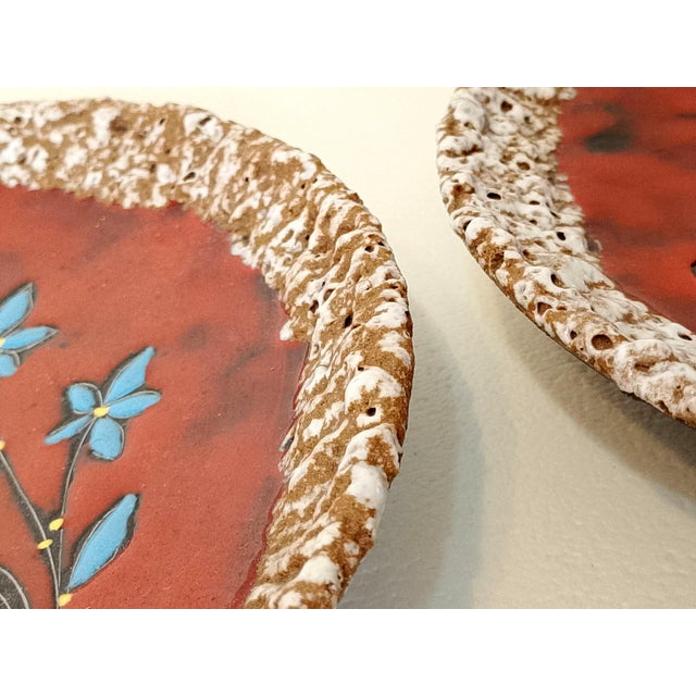 Mid-Century Modern Mid-Century Fat Lava Decorative Plates, San Marino, 1960s, Set of 2 For Sale - Image 3 of 9